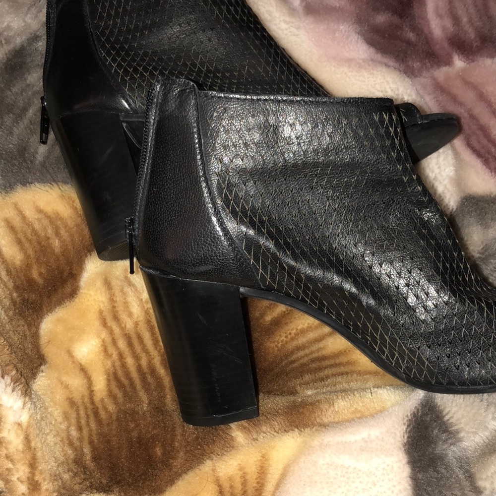 Kenneth Cole Peep Toe Booties 7.5 - Picture 8 of 8